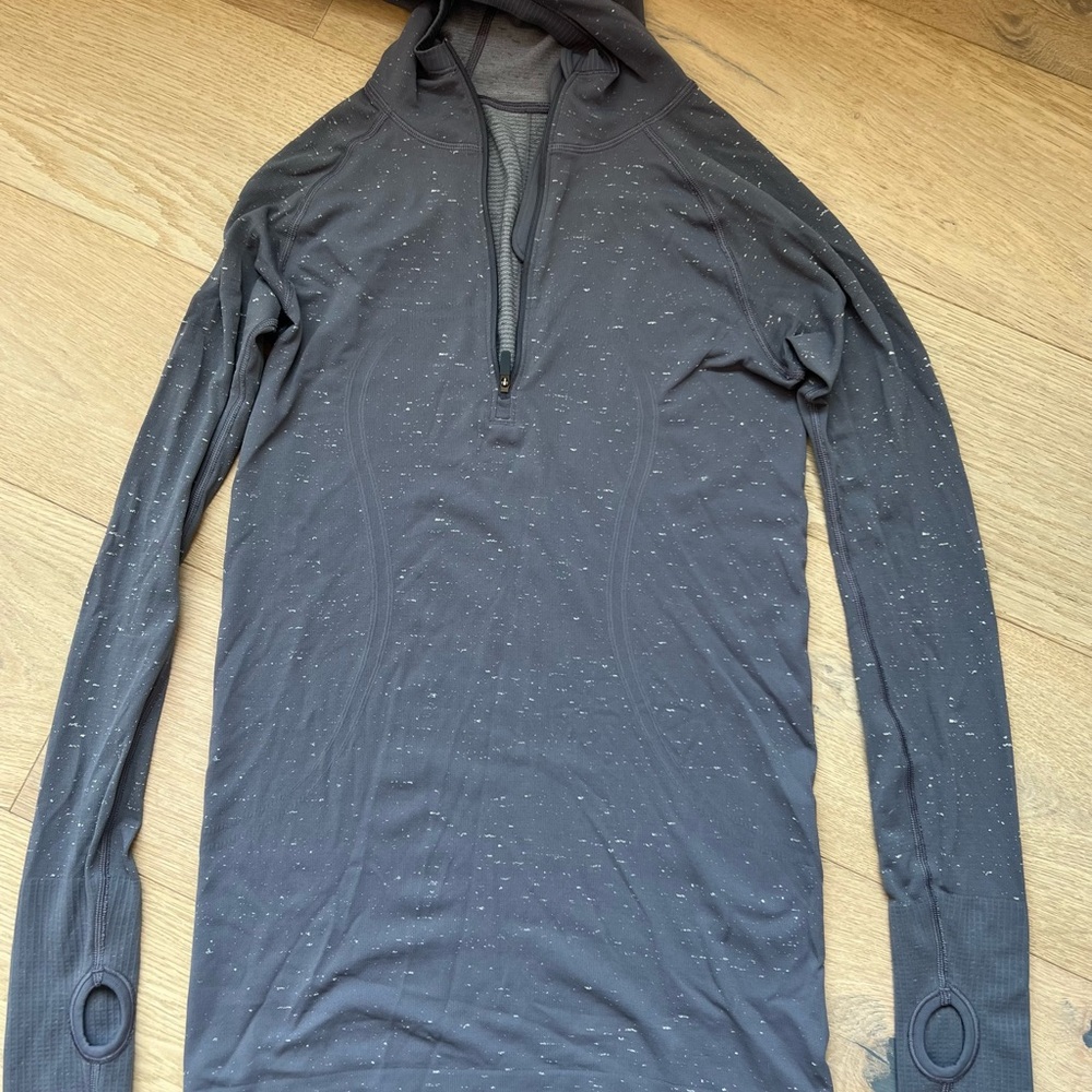 Lululemon Grey top